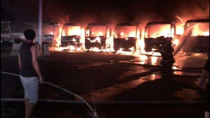 Arabie saoudite : sept bus incendiés par des employés licenciés et non payés - VIDEO